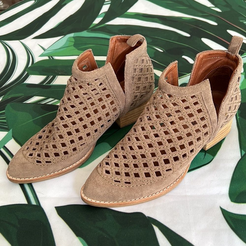 * Jeffrey Campbell beige suede ankle boots with unique side slit & eyelet detail